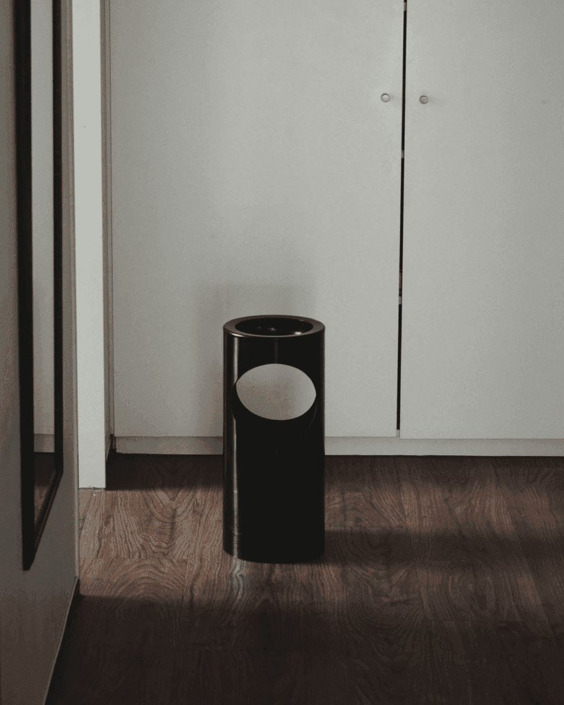 Madagascar - 3043 B ashtray / paper basket - Image 1 of 3