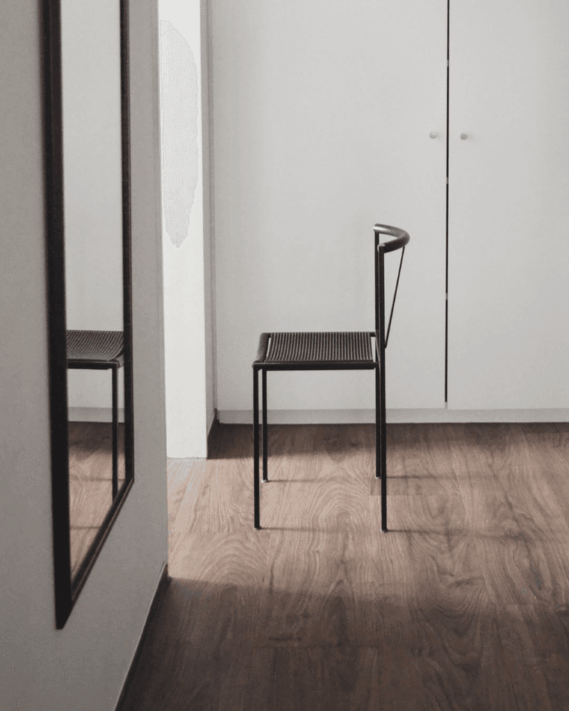 Zeus Sedia - Image 1 of 1