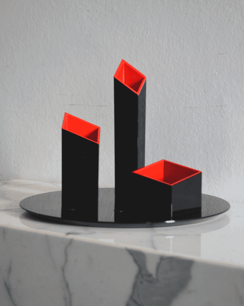 Yantra T vase - Image 1 of 2